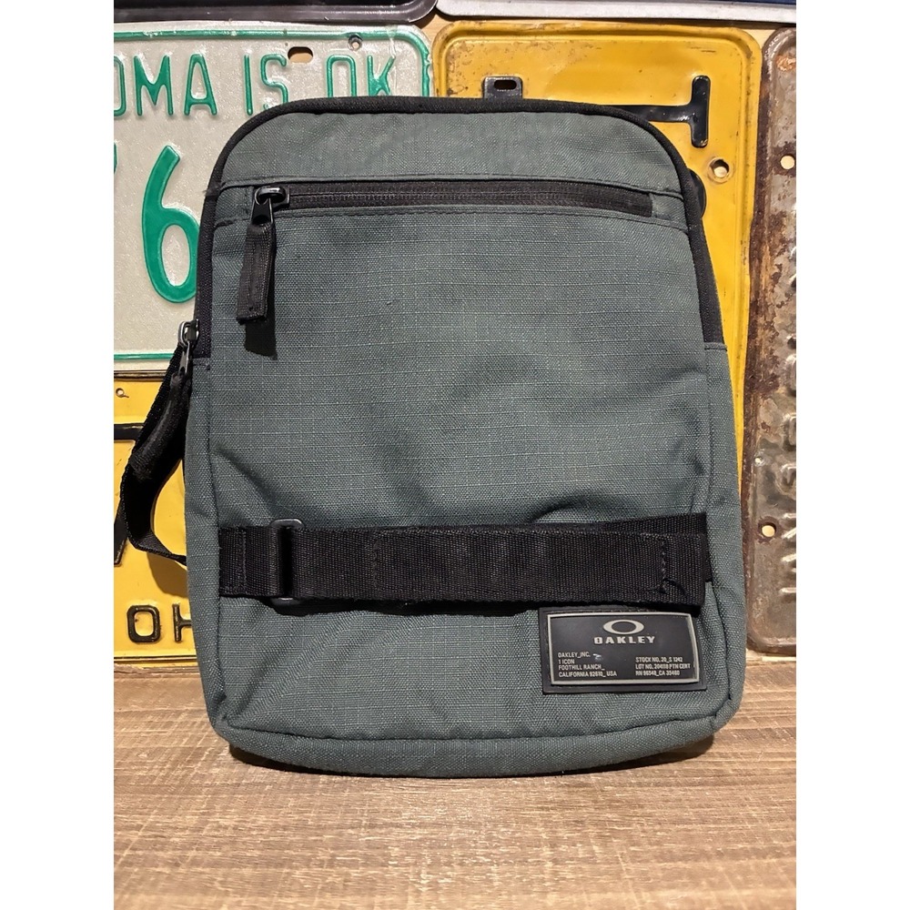 Oakley Utility Crossover iPad Case 11in‎ x 9in x 1.5in